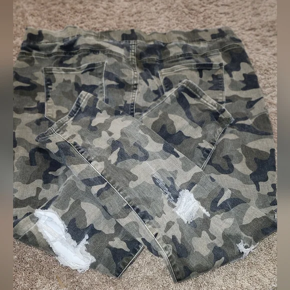 Plus Size Cama Jeans - Picture 3 of 4